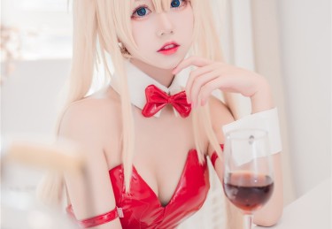 海角社区官网热点：热门话题讨论推动在线社群升级