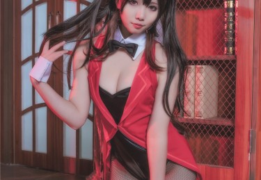 【麻豆app官网】夜色心动：在柔和灯光下，那句低语成为点燃心灵的秘密火花